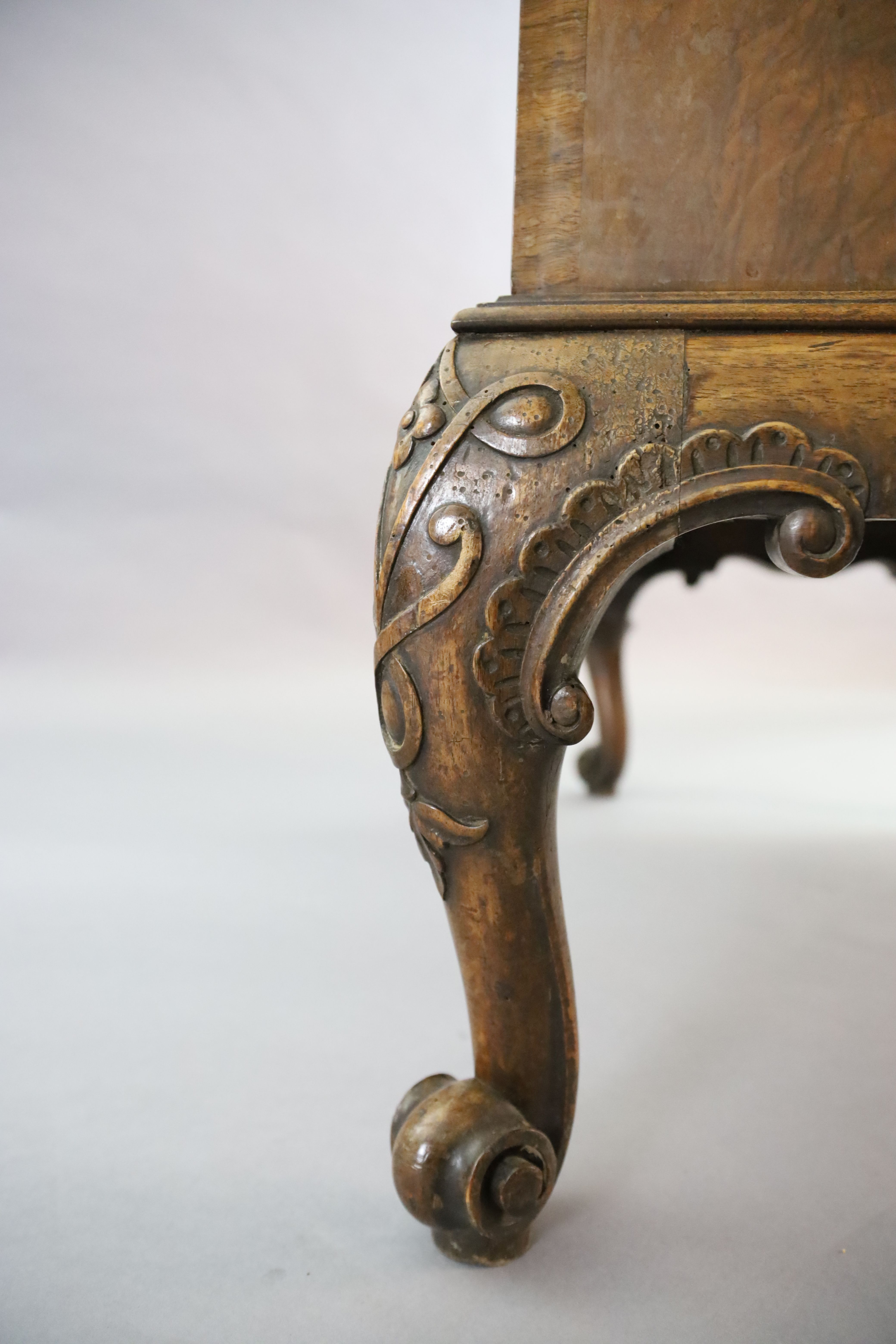 A Georgian style crossbanded walnut chest of three graduated long drawers, W.3ft 1in. D.1ft 10in. H.2ft 8in.
